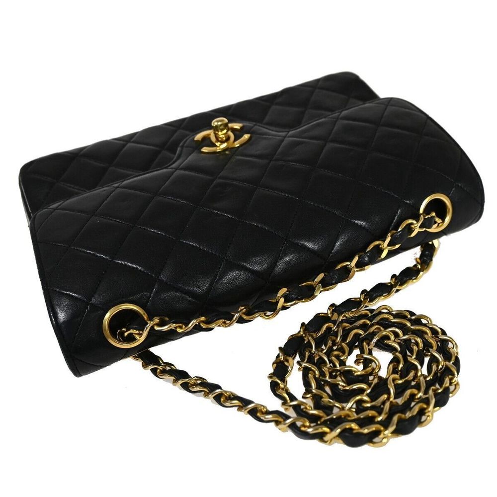 CHANEL Matelasse Handbag - Picture 4 of 16